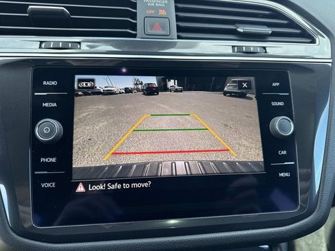 Used 2022 Volkswagen Tiguan SE R-Line image 25