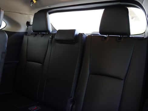 Used 2023 Toyota Highlander XLE AWD/4WD image 25