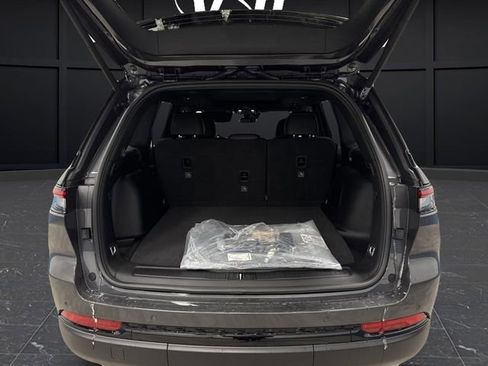 New 2025 Jeep Grand Cherokee Limited w/ Black Appearance Package image 15