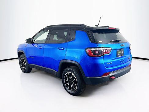 Used 2025 Jeep Compass Trailhawk AWD/4WD image 5