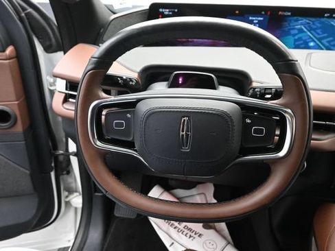 Certified 2025 Lincoln Navigator Reserve AWD/4WD image 15
