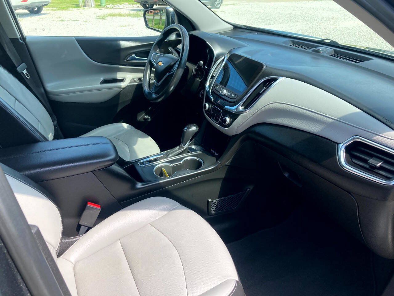 Used 2018 Chevrolet Equinox Premier w/ LPO, Cargo Package FWD image 11