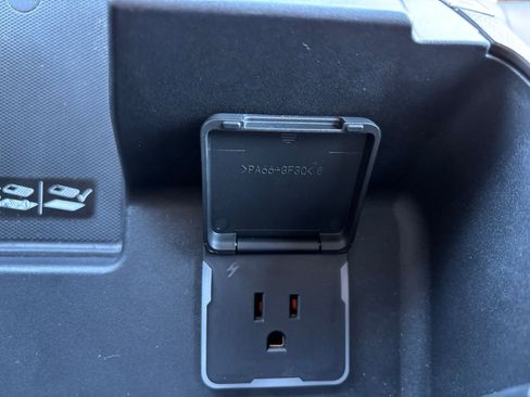 Used 2023 GMC Sierra 1500 SLT w/ SLT Premium Plus Package image 18