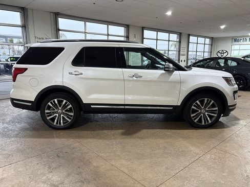 Used 2018 Ford Explorer Platinum image 3