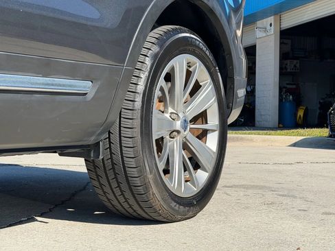 Used 2018 Ford Explorer Limited image 24