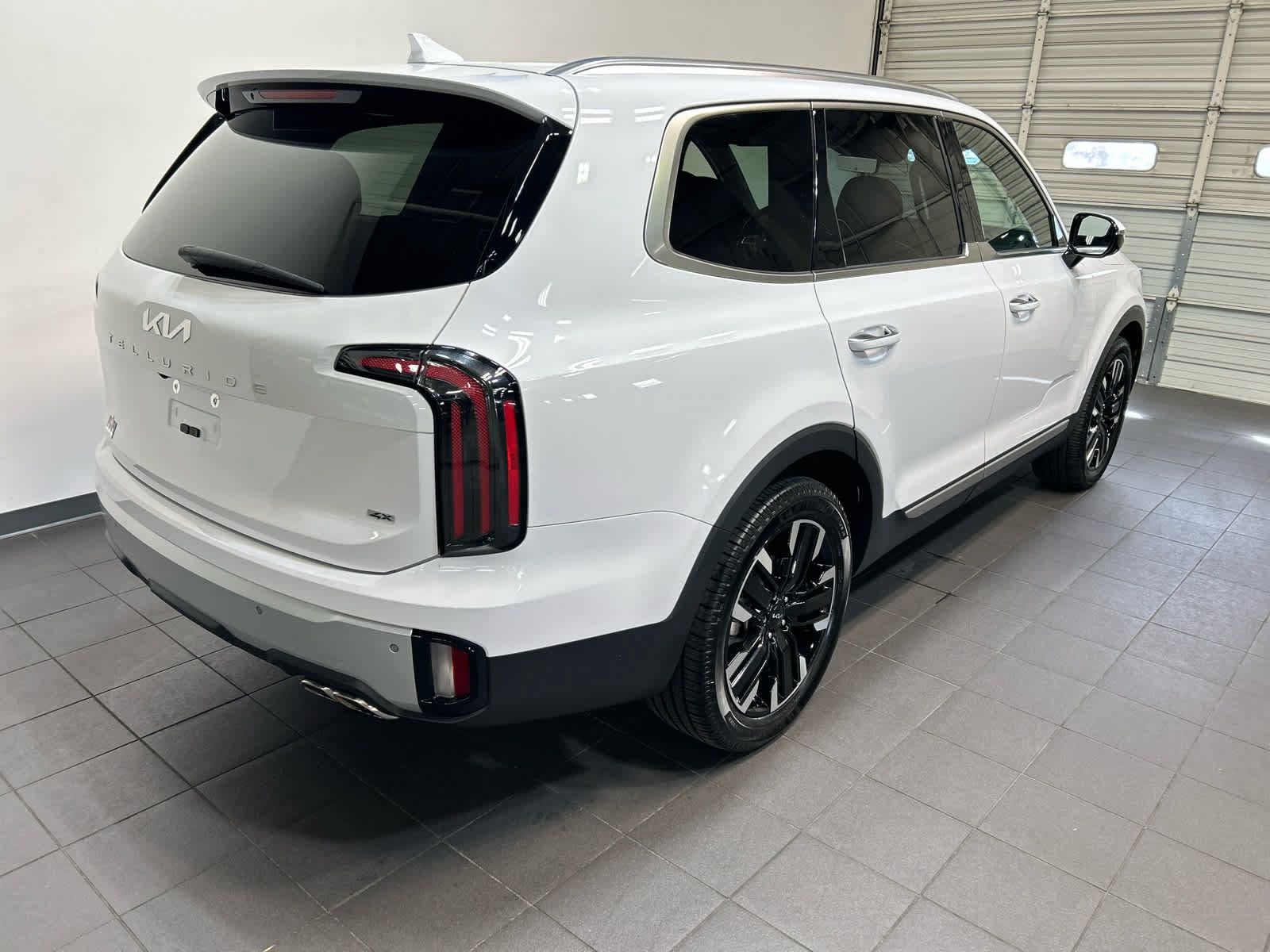Used 2024 Kia Telluride SX Prestige AWD/4WD image 3