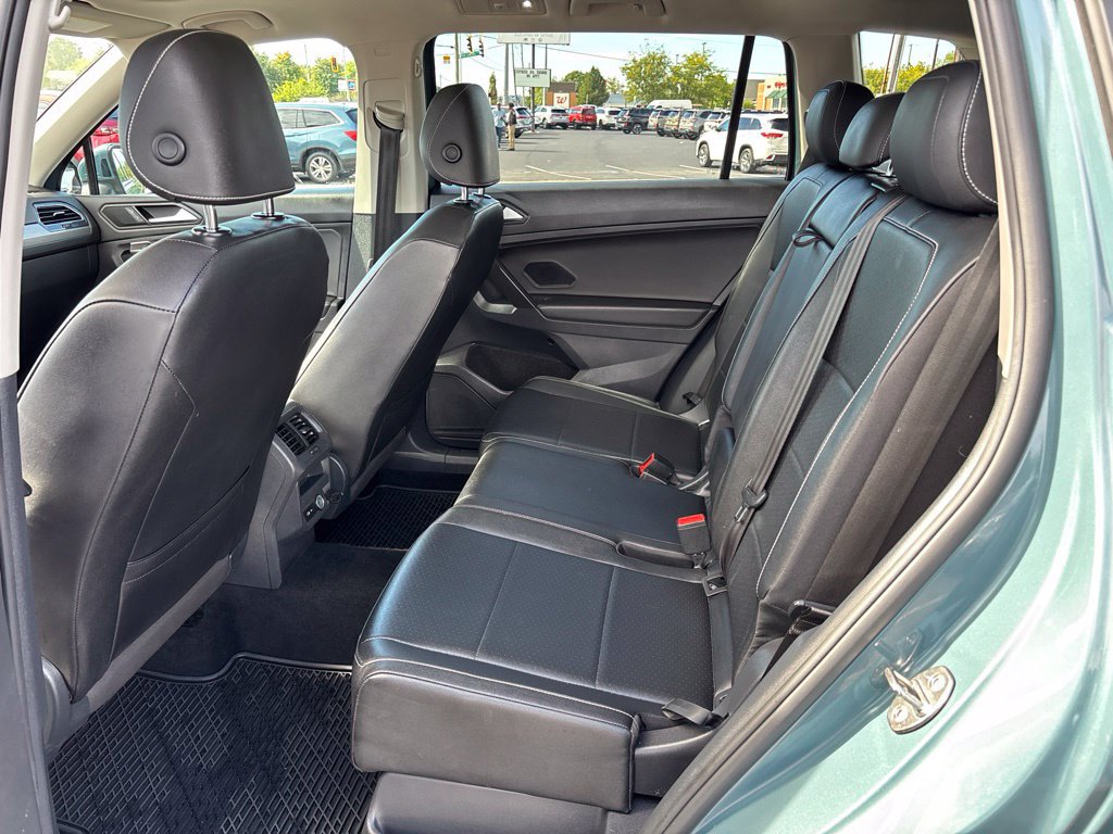 Used 2021 Volkswagen Tiguan SE w/ Panoramic Sunroof Package AWD/4WD image 32