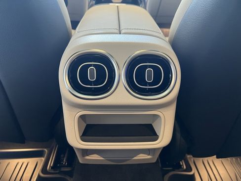 Used 2026 Mercedes-Benz GLC 300 4MATIC image 26