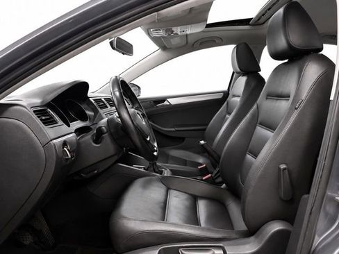 Used 2017 Volkswagen Jetta SE FWD image 13