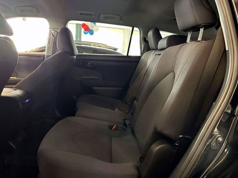 Certified 2024 Toyota Highlander LE AWD/4WD image 17
