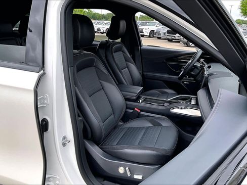 Used 2025 Lincoln Nautilus Reserve w/ Jet Appearance Package AWD/4WD image 8