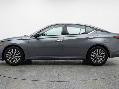 Used 2025 Nissan Altima 2.5 SV image 5