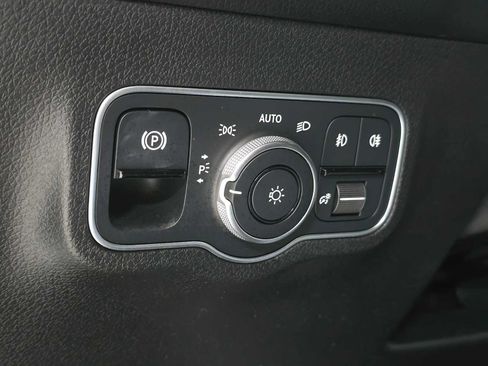 Used 2023 Mercedes-Benz GLB 250 4MATIC image 25
