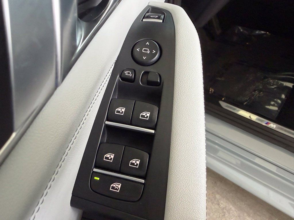 Used 2025 BMW X5 xDrive40i w/ M Sport Package AWD/4WD image 43