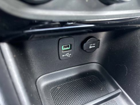 Used 2011 Chrysler 200 Limited image 27