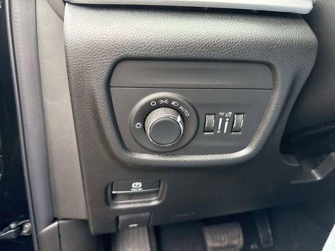 New 2026 Jeep Grand Cherokee Altitude AWD/4WD image 17