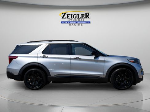 Used 2024 Ford Explorer ST-Line w/ Class IV Trailer Tow Package AWD/4WD image 8
