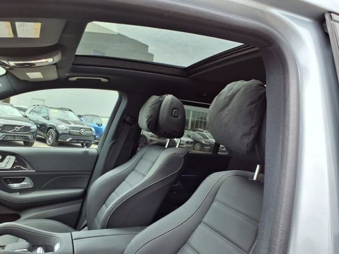Used 2025 Mercedes-Benz GLS 580 4MATIC image 11