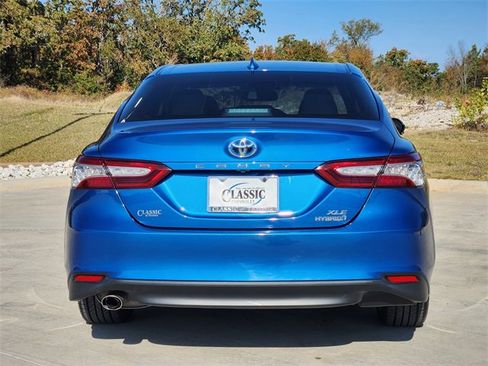 Used 2020 Toyota Camry XLE image 7