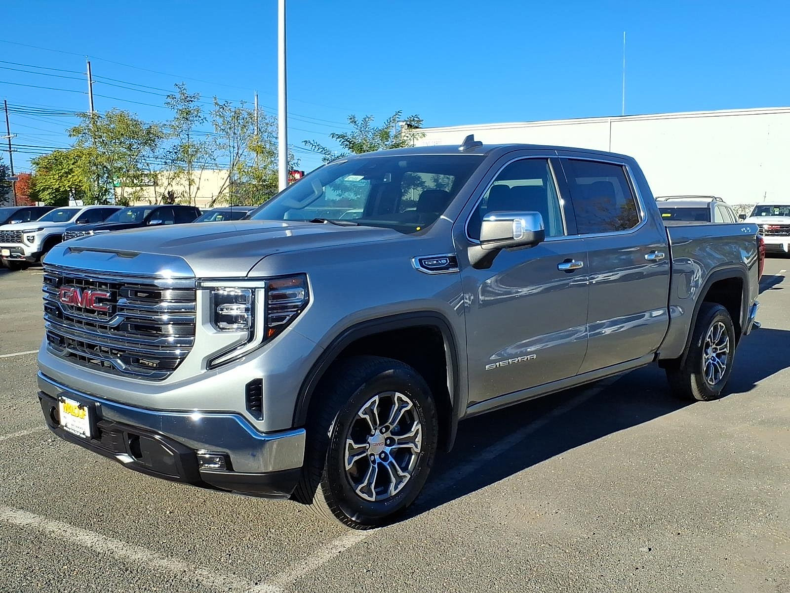 Used 2025 GMC Sierra 1500 SLT AWD/4WD image 3