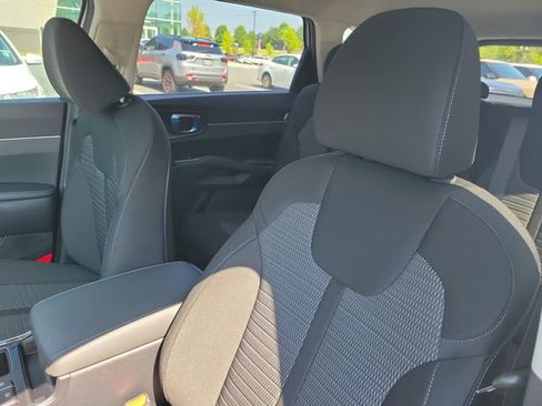 New 2026 Kia Sorento LX FWD image 17