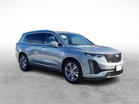 Certified 2025 Cadillac XT6 Premium Luxury image 3