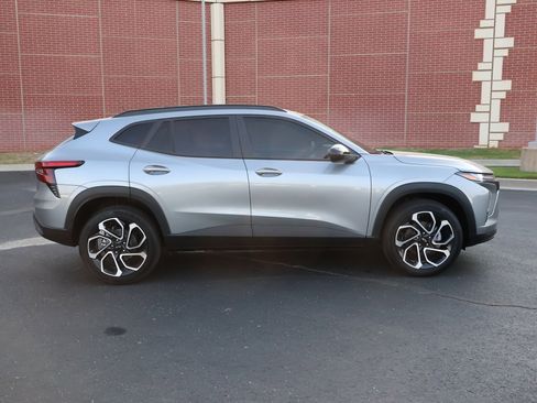 New 2026 Chevrolet Trax RS w/ Sunroof Package FWD image 27
