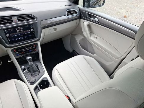 Certified 2022 Volkswagen Tiguan SE R-Line image 16