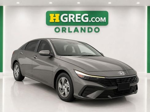 Used 2025 Hyundai Elantra SE FWD image 4