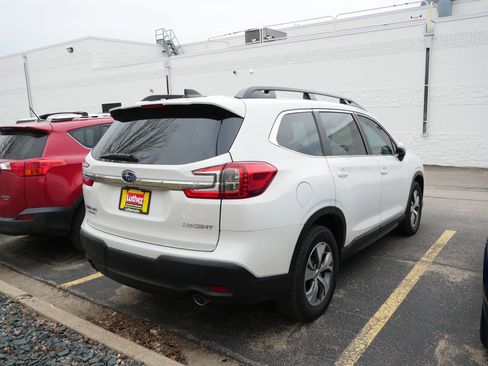 Used 2023 Subaru Ascent Premium image 5