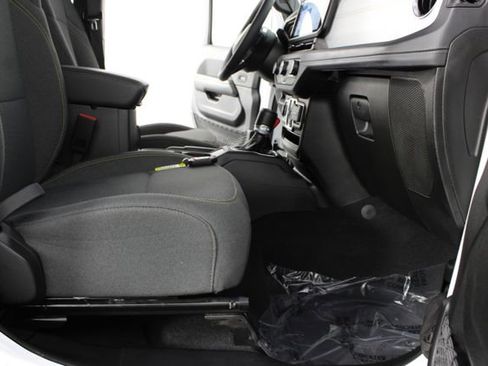 Used 2025 Jeep Wrangler Unlimited Sahara AWD/4WD image 19