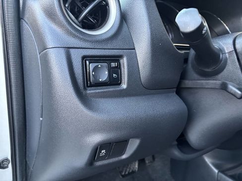 Used 2013 Nissan Versa SV image 19