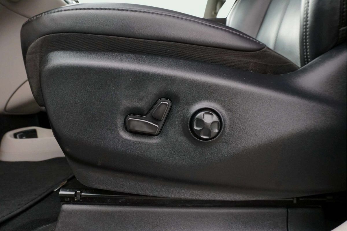 Used 2023 Chrysler Pacifica Touring-L FWD image 17