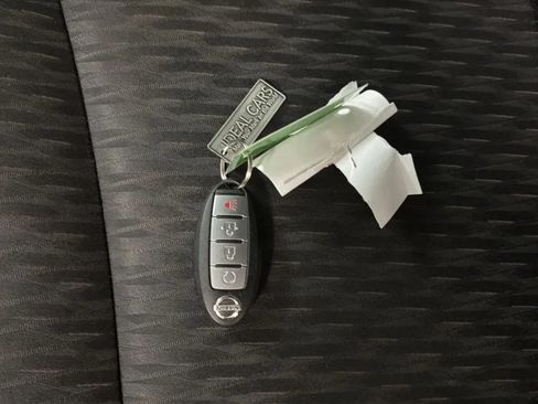 Used 2017 Nissan Rogue SV FWD image 28