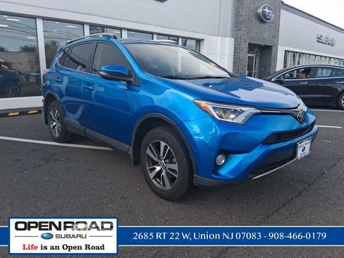 Used 2018 Toyota RAV4 XLE AWD/4WD image 1