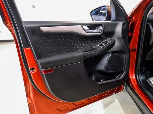 Used 2020 Ford Escape SE FWD image 39