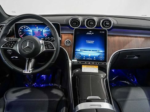 Used 2025 Mercedes-Benz GLC 300 4MATIC image 12