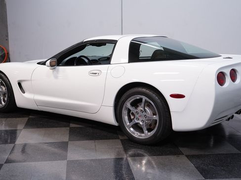 Used 2004 Chevrolet Corvette Coupe w/ Roof Package RWD image 8