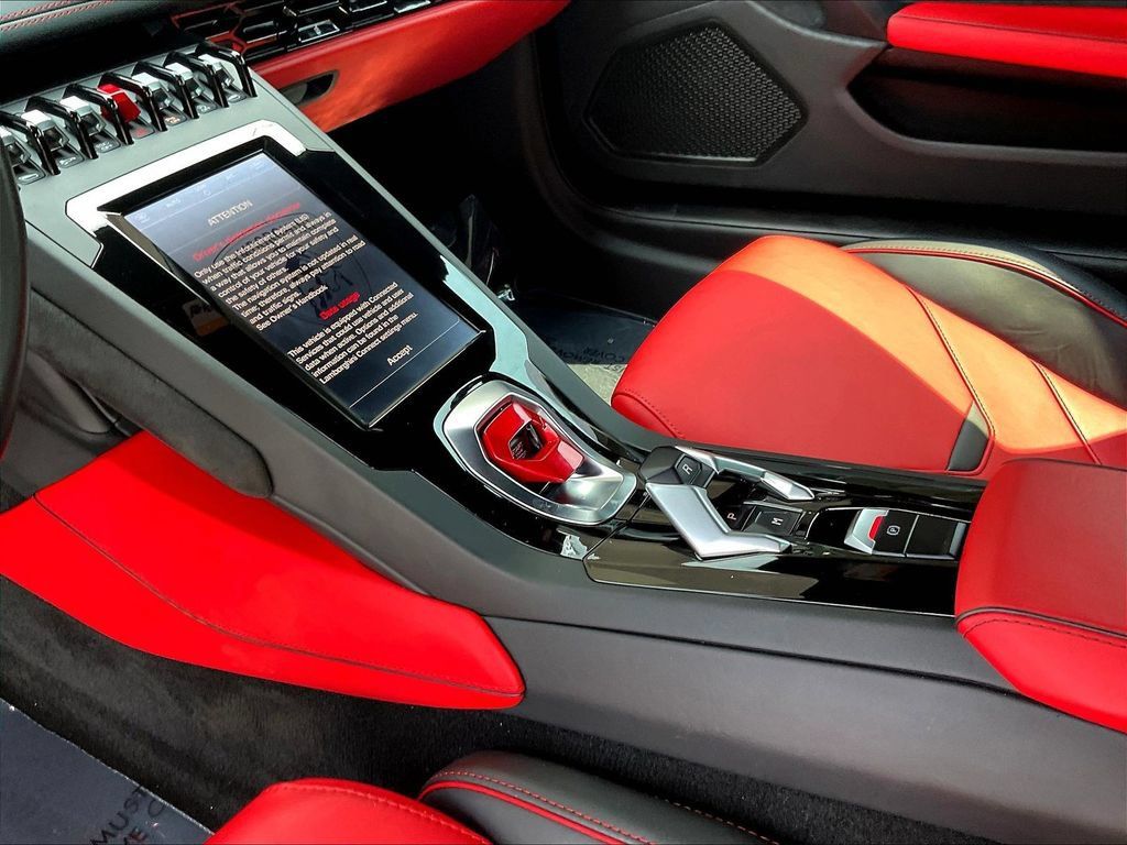 Used 2020 Lamborghini Huracan EVO AWD/4WD image 16
