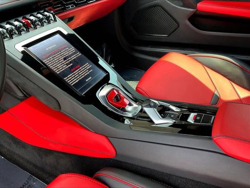 Used 2020 Lamborghini Huracan EVO AWD/4WD image 16