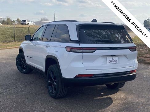 New 2025 Jeep Grand Cherokee Altitude image 34