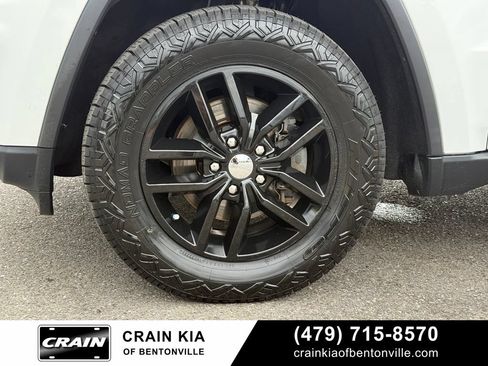 Used 2018 Jeep Grand Cherokee Limited AWD/4WD image 34
