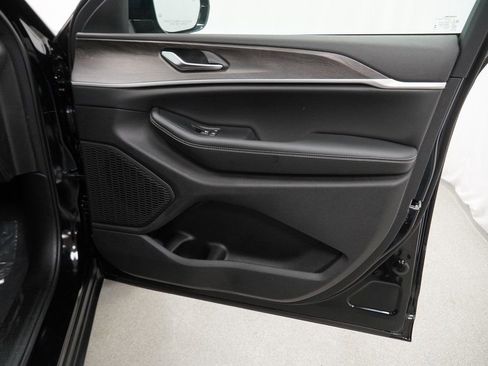 New 2026 Jeep Grand Cherokee Altitude AWD/4WD image 32