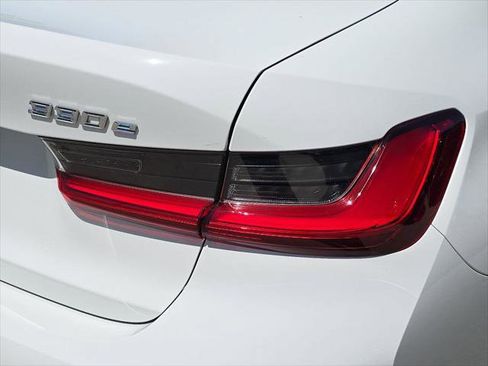 Used 2021 BMW 330e w/ Driving Assistance Package RWD image 36