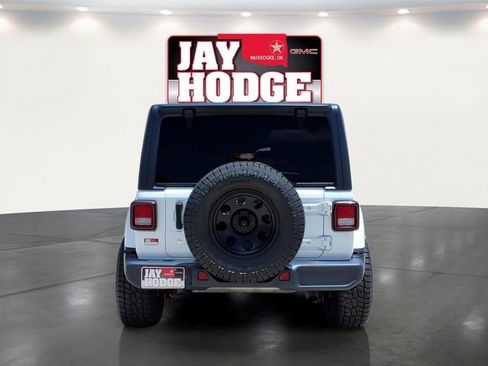 Used 2020 Jeep Wrangler Unlimited Sahara AWD/4WD image 5