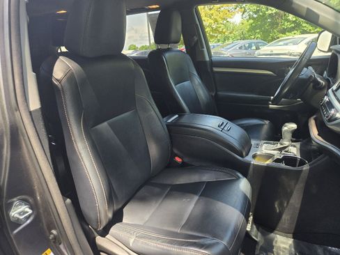 Used 2015 Toyota Highlander XLE AWD/4WD image 24