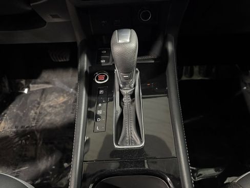 Used 2023 Nissan Kicks SR w/ SR Premium Package FWD image 17