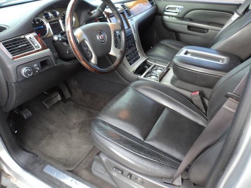 Used 2014 Cadillac Escalade Platinum image 11