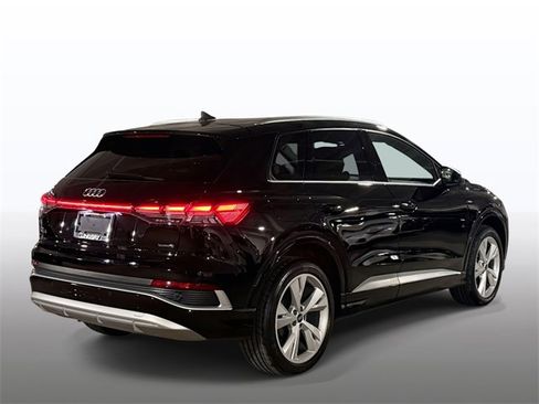 Used 2023 Audi Q4 e-tron Prestige w/ 20" Wheel Package image 10