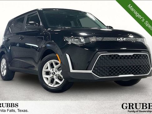 Used 2025 Kia Soul LX FWD image 1